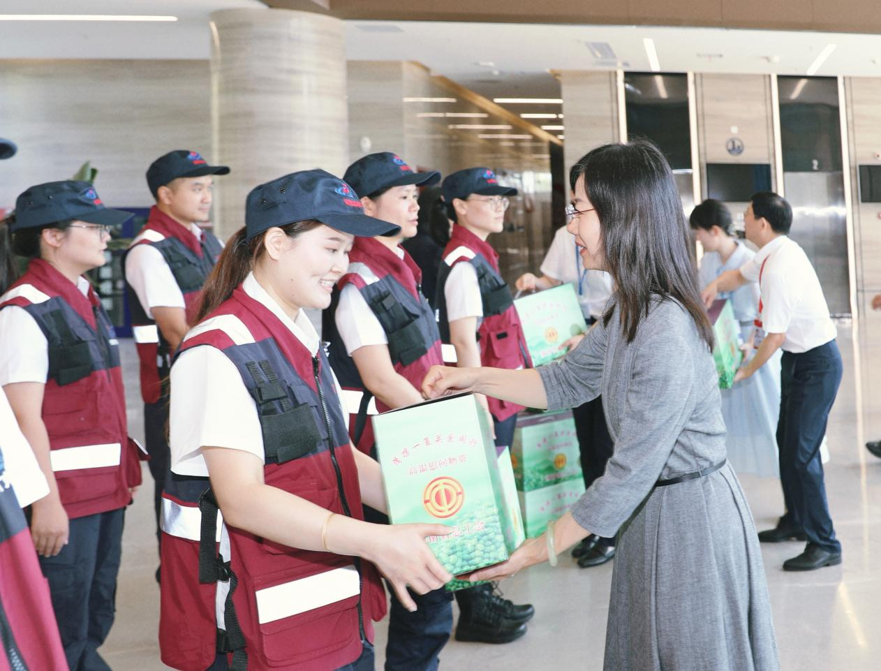 湖南省总工会到省疾控中心开展 “夏送清凉”慰问活动